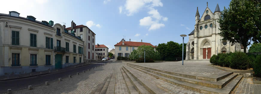 Gonesse, place devant l’église