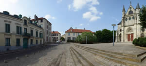 Gonesse, place devant l’église