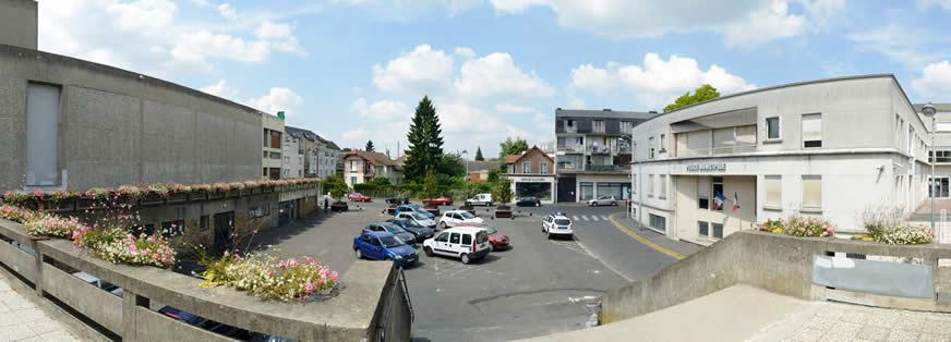 Goussainville, place entre théâtre et police municipale